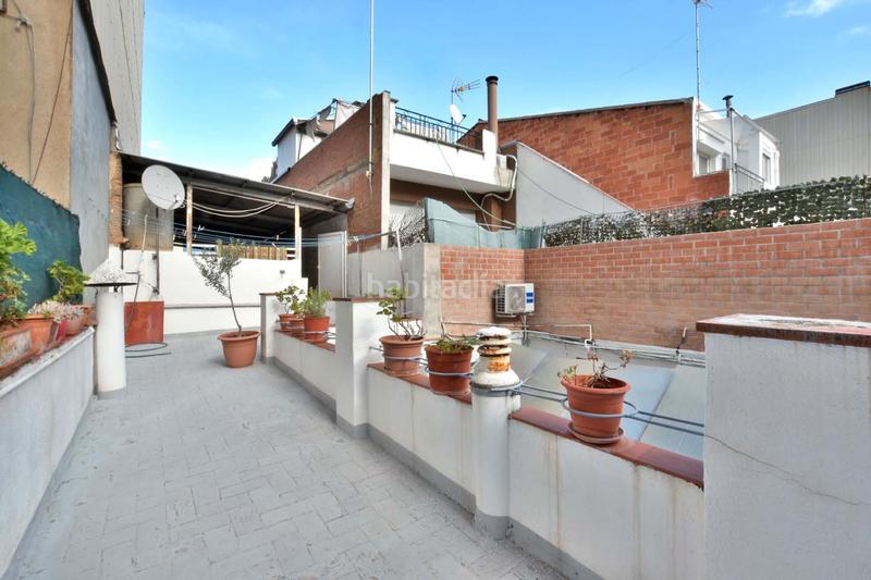 Foto a8759cce-b601-44ec-91ca-4eb521fe9482. Casa adossada a carrer de l'infant martí 57 a Ca n'Aurell Terrassa