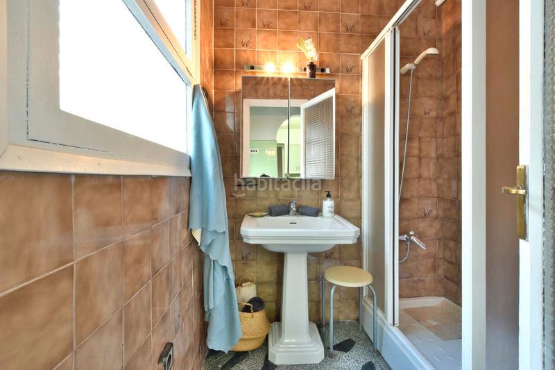 Foto f4bdaf15-981d-46a4-add1-e7aa0830e8e2. Casa adossada a carrer de l'infant martí 57 a Ca n'Aurell Terrassa