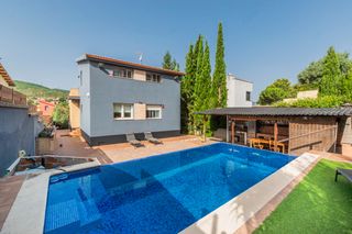Chalet in Vacarisses. Casa con piscina en vacarisses