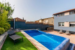 Chalet en Vacarisses. Casa con piscina en vacarisses