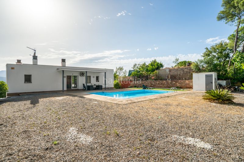 Foto d88b9648-4e94-47b9-b51f-03d2c7957c46. Xalet amb xemeneia calefacció aparcament piscina a Vacarisses