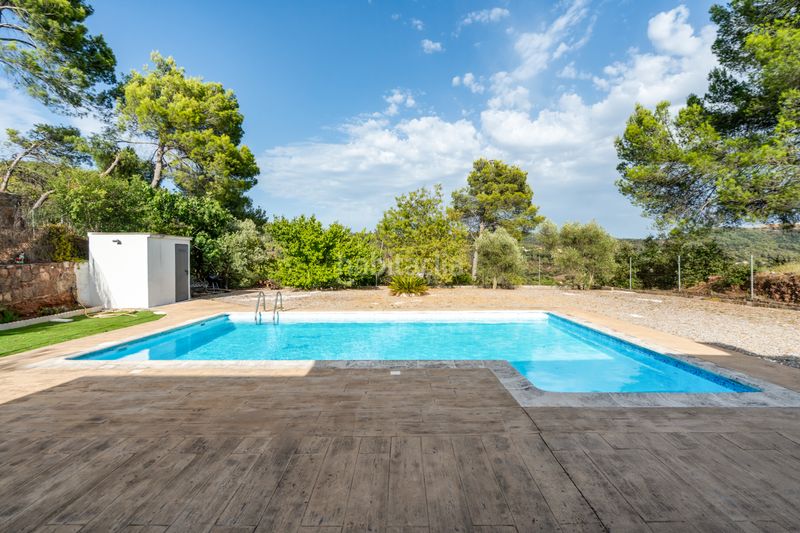 Foto efa07dcd-d489-4438-8775-0b7f545c5e6c. Xalet amb xemeneia calefacció aparcament piscina a Vacarisses