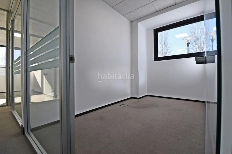 Foto 99390109-7348-4613-bdb3-f1d4090d0dc9. Oficina en calle poeta josé hierro 21 oficina de 253m2, en edificio eboli, en Pinto