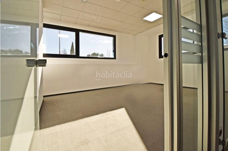 Foto b966f2f2-41df-4972-9ce0-9ade8f362d44. Oficina en calle poeta josé hierro 21 oficina de 253m2, en edificio eboli, en Pinto