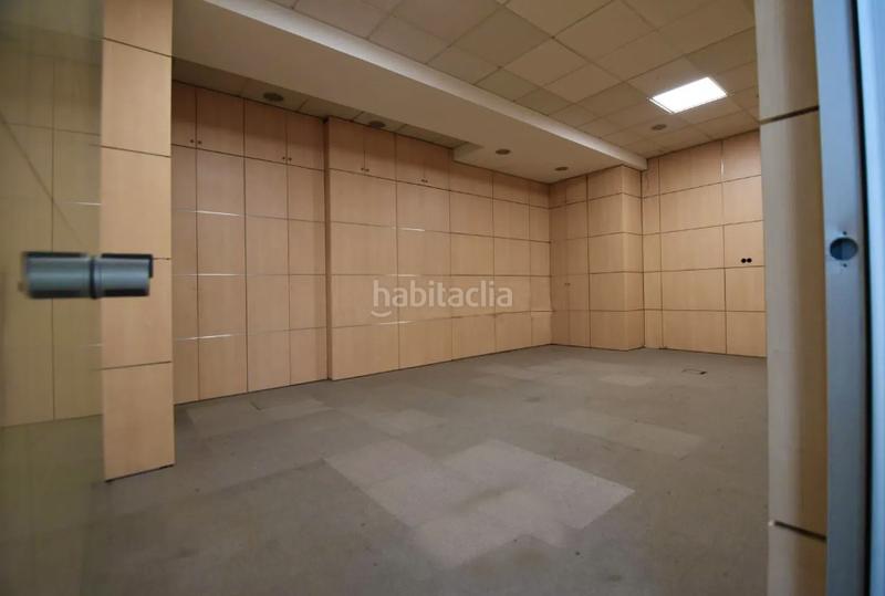 Foto d2c78f37-5e9e-434c-bc00-2333db963d8c. Oficina en calle poeta josé hierro 21 oficina de 253m2, en edificio eboli, en Pinto
