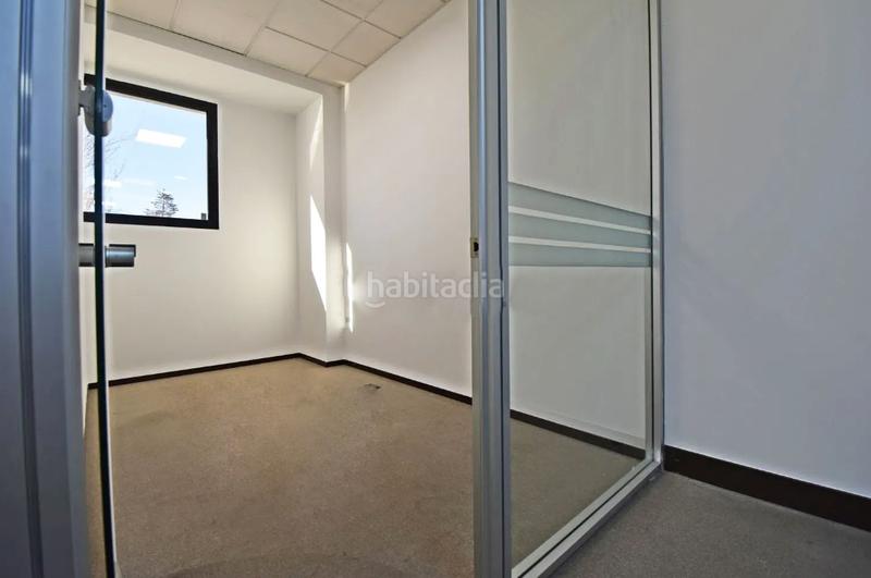 Foto ef473249-37a2-446c-8cb5-a355366e9649. Oficina en calle poeta josé hierro 21 oficina de 253m2, en edificio eboli, en Pinto