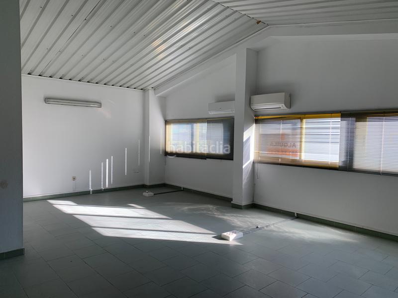 Foto 25420c31-e67f-49d7-bb42-27affa392fc9. Rent industrial building in calle de colibríes 1 in Pinto