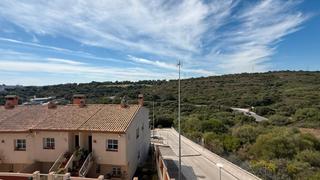 Casa adossada a San Enrique-Guadiaro-Pueblo Nuevo. Adosado acogedor y familiar