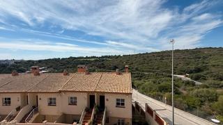 Maison jumelée à San Enrique-Guadiaro-Pueblo Nuevo. Fantastico adosado familiar y acogedor