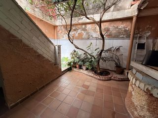 Casa  Calle guzmán el bueno 13. ¡¡¡vivienda de planta baja los barrios!!!