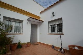 Casa adosada  Calle almería. Vivienda de planta baja en fondon
