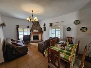 Maison à Calle atalaya 9. Chalet con jardin en fondon