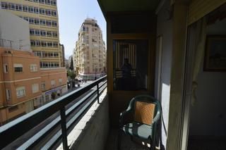 Miete Etagenwohnung in Ciudad Jardín - Tagarete - El Zapillo. Estudiantes acogedor piso de 4 habitaciones para estudiantes bar