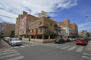 Miete Appartement in Ciudad Jardín - Tagarete - El Zapillo. Acogedor apartamento de temporada escolar con dos habitaciones