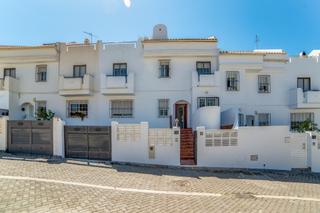 Location Maison à Calle costa brava 16. Oportunidad única de vivir en una de las viviendas en el barrio