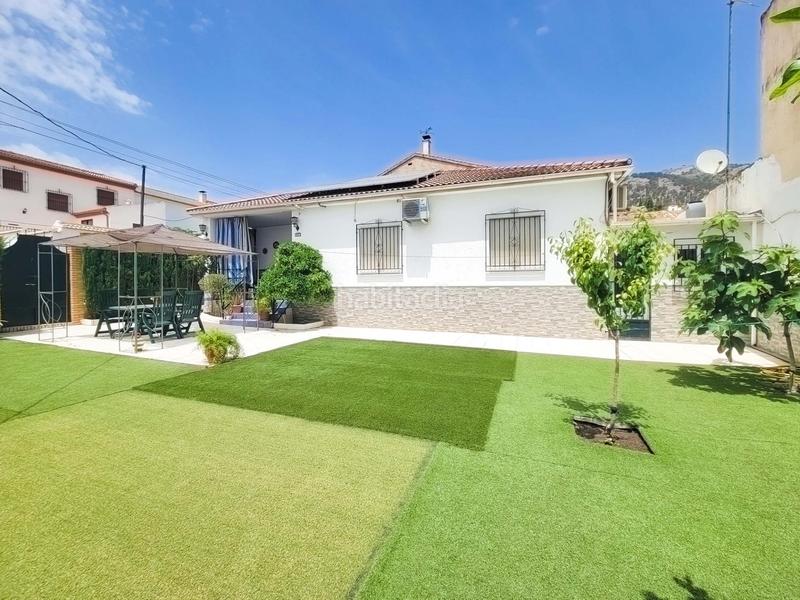 Foto b5ad31b0-b37e-4e60-bf28-d6a6a6011499. Casa amb aparcament a Íllora