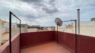 Casa a Piedras Redondas - Torrecárdenas. Vivienda unifamiliar 5 dormitorios