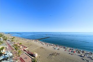 Rent Flat in Ciudad Jardín - Tagarete - El Zapillo. Amplio apartamento de 3 dormitorios frente al mar temporada esco