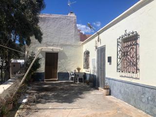 Casa a Adra. Magnifica casa en la alqueria muy amplia con jardin y garaje