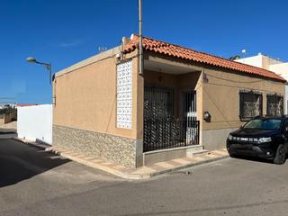 Maison à Adra. Bonita casa en planta baja a la venta