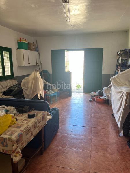 Foto ae8159eb-6045-4a69-b1ce-571f753d2a13. Aparcament cotxe a Adra