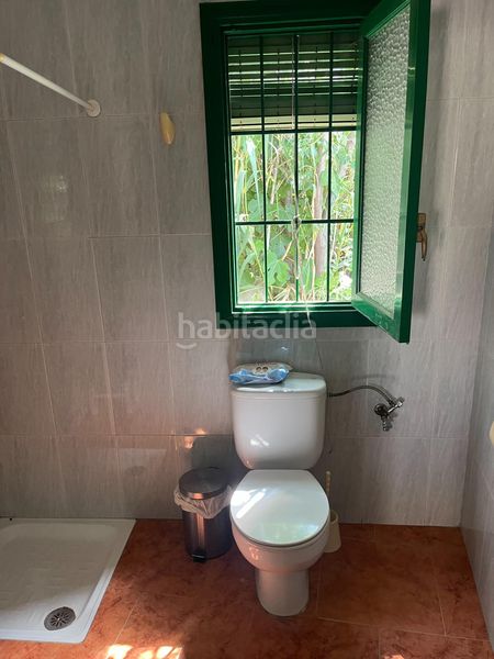 Foto f9c6b8c1-8117-4b53-abe4-fe187f6e096d. Aparcament cotxe a Adra
