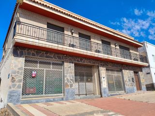 Maison à Adra. Gran casa sobre local comercial