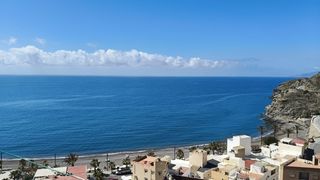 Haus in Albuñol. Casa tipo dúplex con magníficas vistas al mar en la rabita