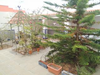 Casa a Adra. Gran casa con jardin y terraza en adra