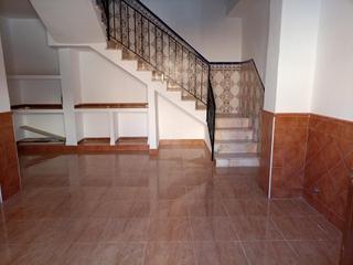 Casa a Adra. Casa de 2 plantas con terraza en venta en adra