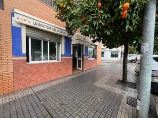 Local commercial à Teresa de calcuta 1. Local comercial en esquina de calle teresa de calcuta