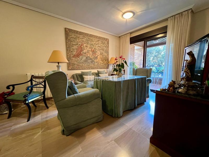 Foto b98763bb-6864-474d-aa5e-c2f7ca6f4465. Pis amb calefacció aparcament piscina a Tablero Bajo - Arruzafilla Córdoba