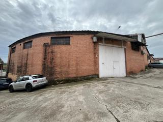 Bâtiment à usage industriel à Santa Rosa - Valdeolleros. Suelo urbano en fuente de la salud