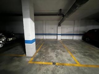 Aparcament cotxe  Avenida aeropuerto 52. Plaza de garaje en zona zocoponiente quirón
