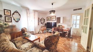 Appartement à Centro. Vivienda a cinco minutos de las tendillas, con 3 dormitorios y 2