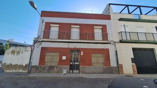 Casa a Huerta de la Reina - Trassierra. Casa de dos plantas junto a la estación