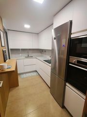 Lloguer Pis a Huerta de la Reina - Trassierra. Piso en alquiler de dos habitaciones con piscina, garaje y zonas