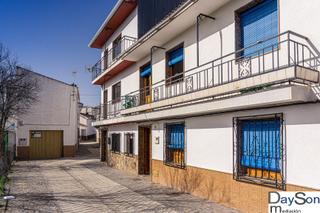 Casa a N/a. Casa con patio y cochera