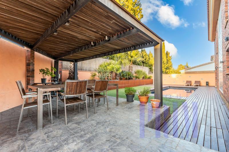 Foto 951202d2-3796-4dcb-92dd-187d42298c54. Chalet urbanizacion aubareda en Almoster