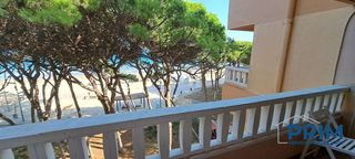 Pis  Paseo de pau casals. Apartamento reformado en primera línea de playa con vistas front