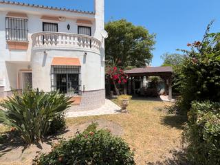 Casa adossada a Guadalmar. Impresionante adosado de esquina, en la mejor urbanizacion de la