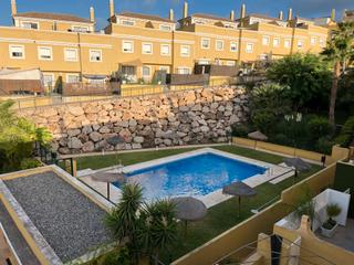 Maison jumelée  Calle santa adela. Impresionante chalet adosado en la mejor urbanización de alhauri