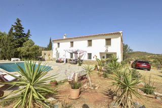 Chalet en Lubrn. Chalet con 5 habitaciones con piscina, aire acondicionado y vist