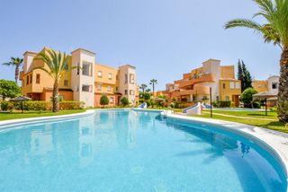 Apartamento en El Playazo. Apartamento con 2 habitaciones amueblado con piscina, calefacci