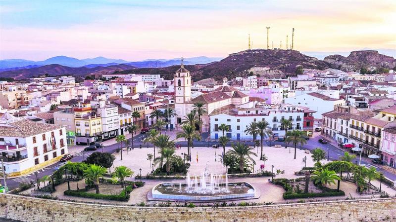 Foto 92fd2591-42ed-468e-ab93-8a1d1b74246d. Casa adossada amb aparcament a Albox