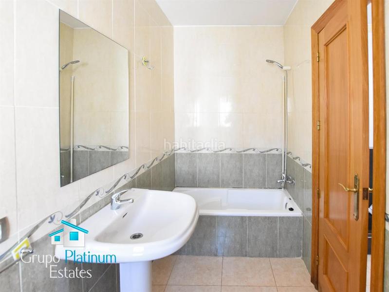 Foto c89eecc9-3ecc-4945-a34c-b58a815c5498. Casa adossada amb aparcament a Albox