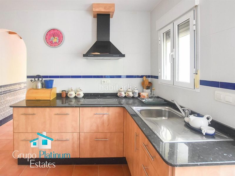 Foto b5e17175-8b6b-43e2-b4c5-09e4bec42c63. Casa adossada amb aparcament a Lubrín