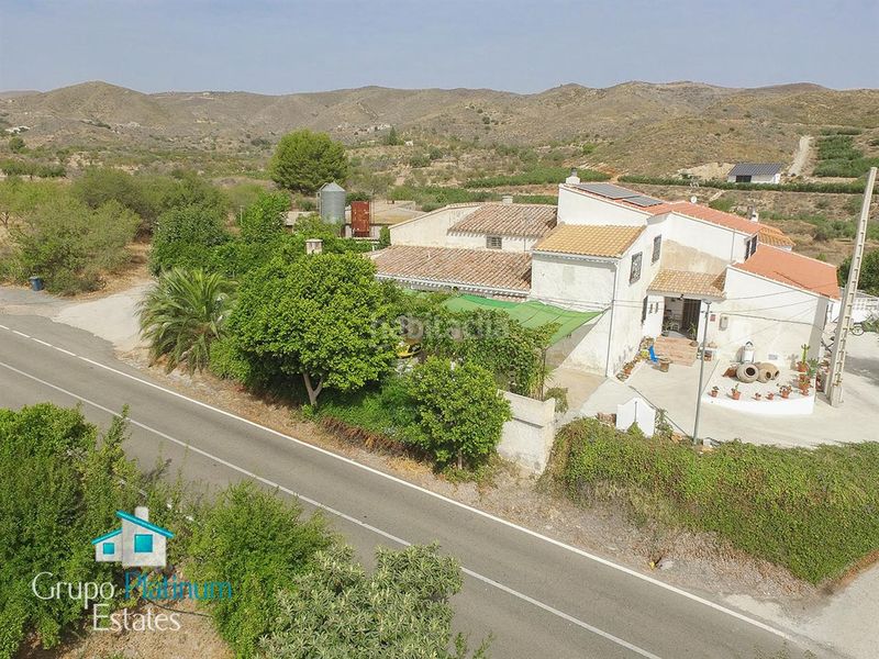 Foto de368cd2-6cbc-4dea-af0b-bb232802e584. Casa adossada amb aparcament a Lubrín