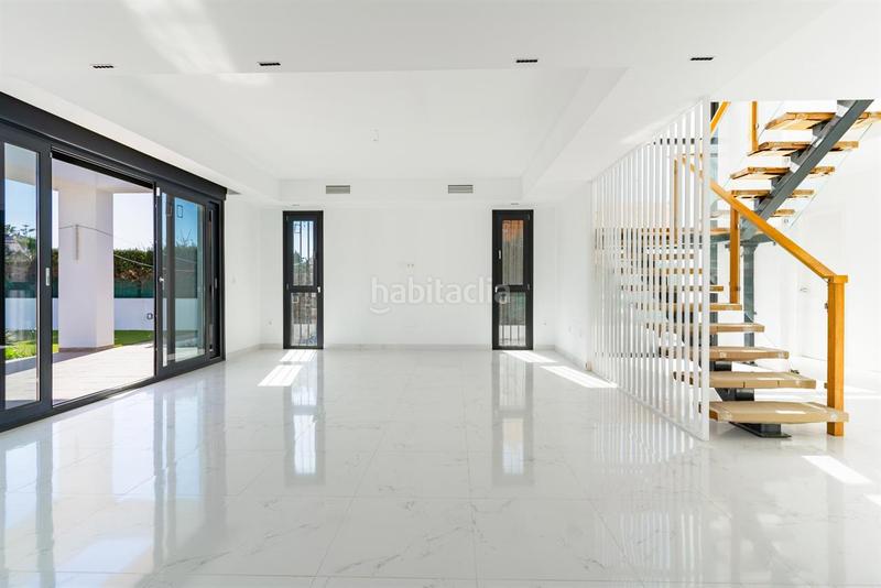 Foto fd43e6e9-9c2a-4ee8-ac23-0856660ce666. Chalet avec parking piscine dans El Playazo Vera