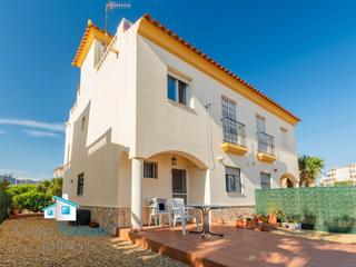 Casa adossada a San Juan de los Terreros